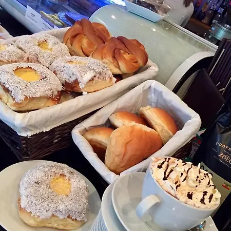 Kaffebar & *